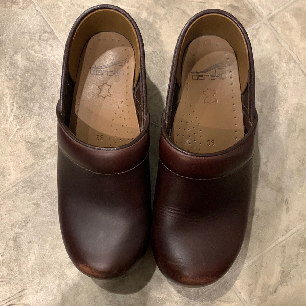 EUC Dansko professional clogs. Size 36. Deep maroon brown color.